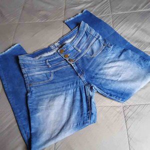 Hign Waisted Form Fitting Ultra Stretch Blue Jeans